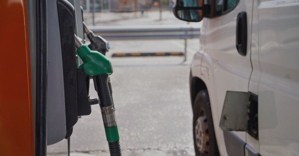 7 Tips Menghemat Bahan Bakar Saat Berkendara