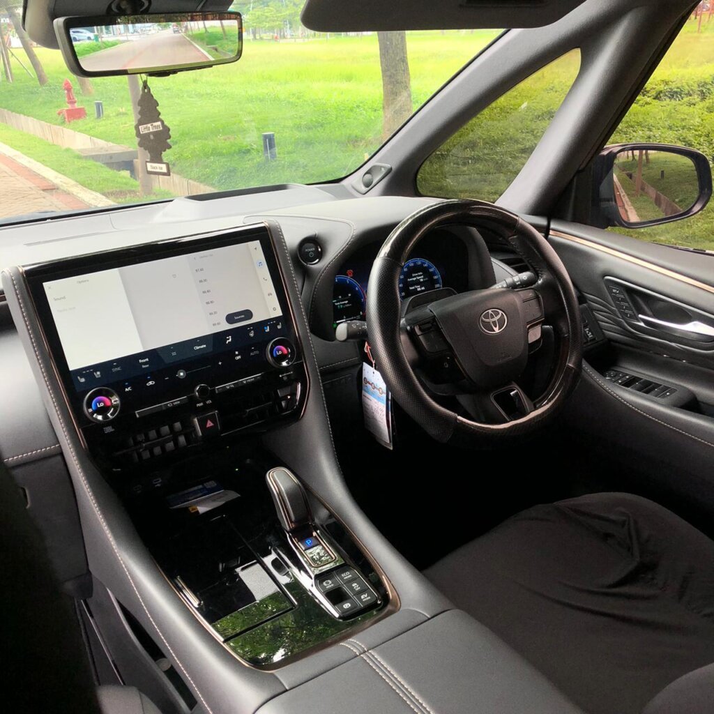 Alphard Interior Dashboard