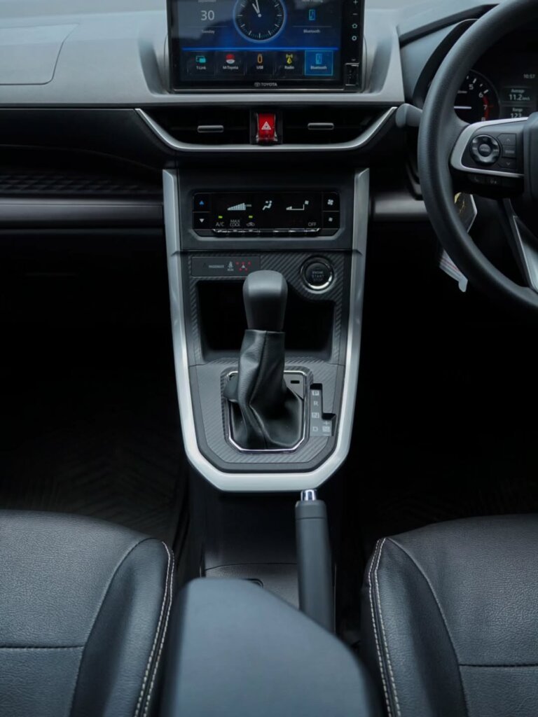 Avanza Putih G AT 2024 Tengah