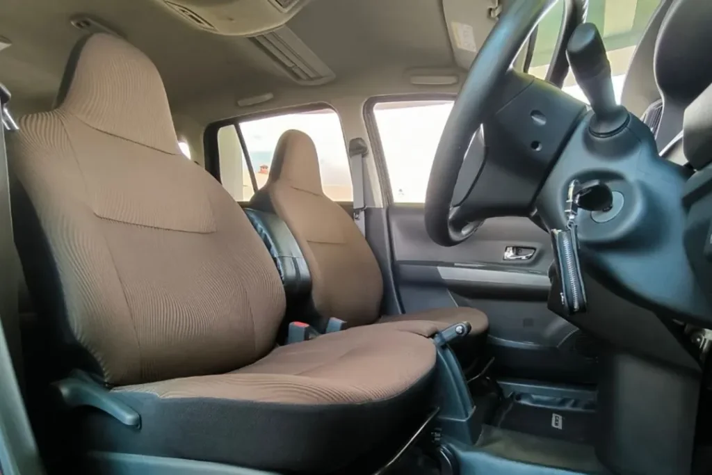 MOBIL CALYA PUTIH G AT interior 2