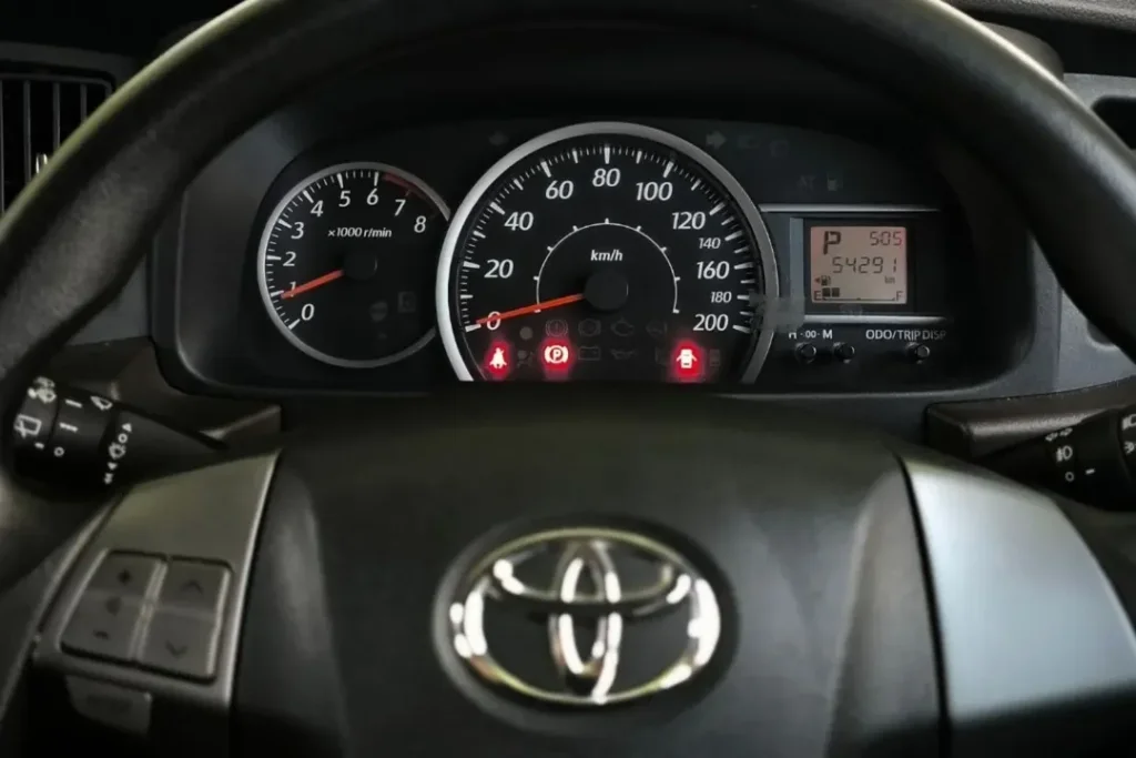 MOBIL CALYA PUTIH G AT interior 4