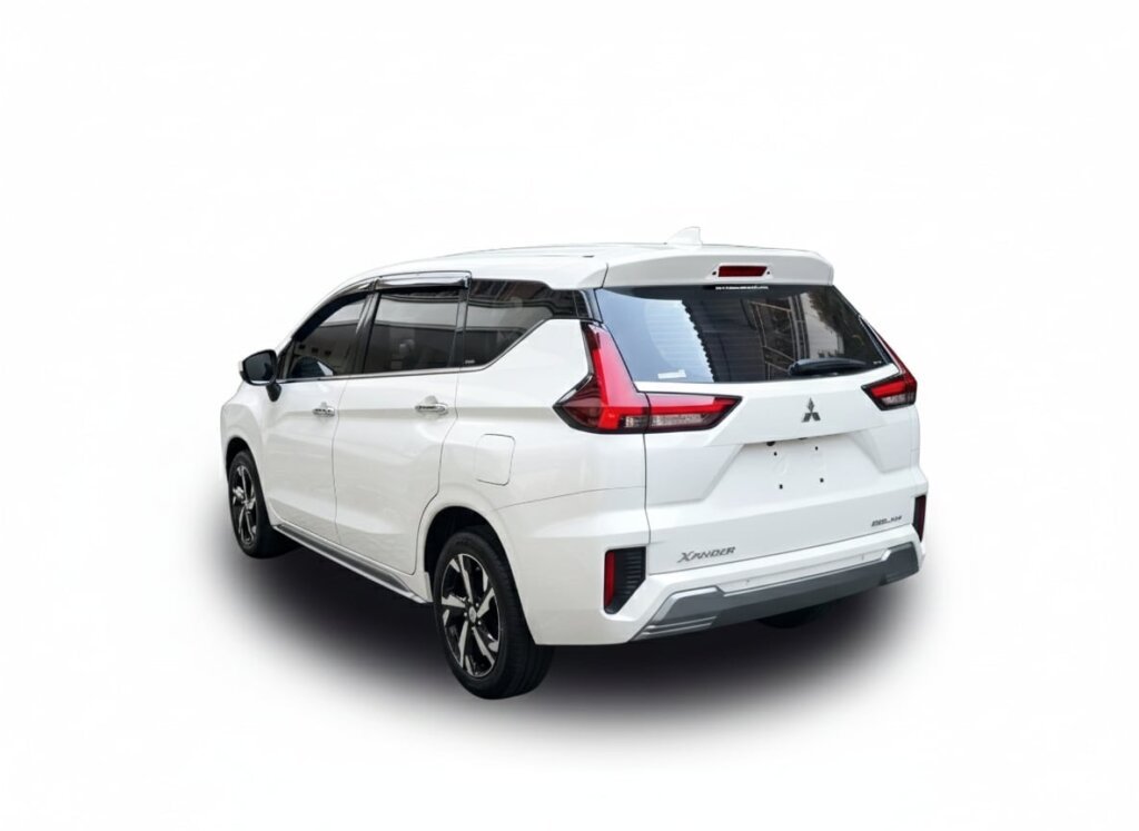 MOBIL XPANDER PUTIH ULTIMATE (BELAKANG)