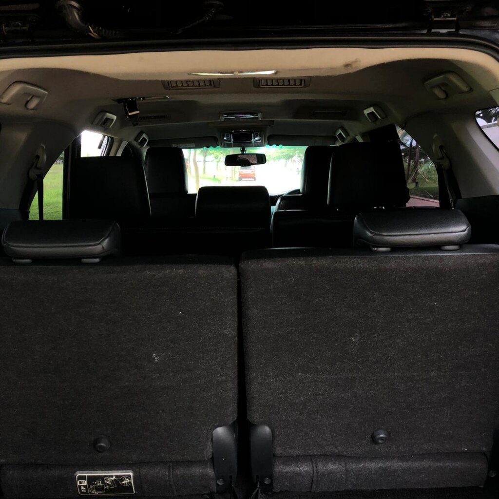 Fortuner interior belakang