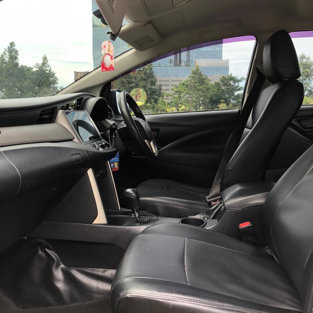 Innova Reborn Interior depan