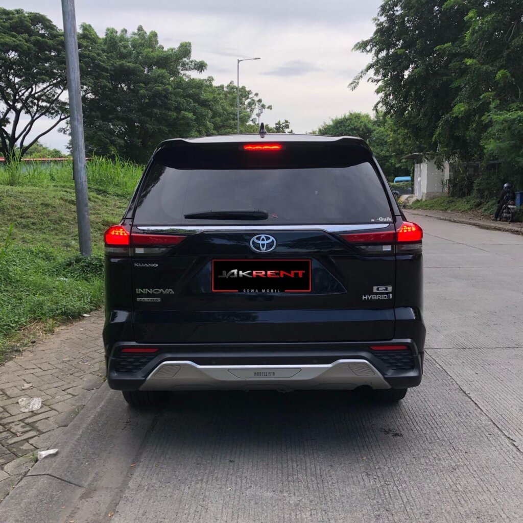 Innova Zenix Belakang (2)