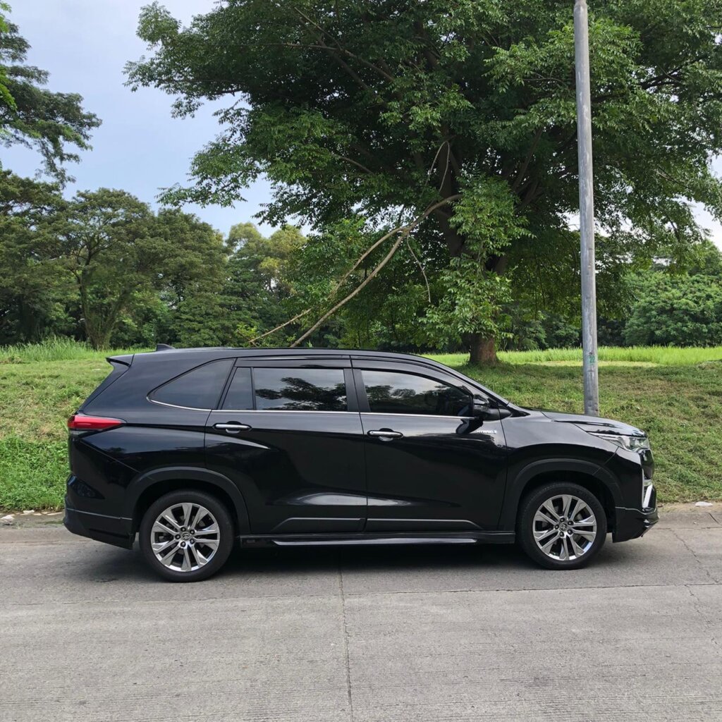 Innova Zenix Samping