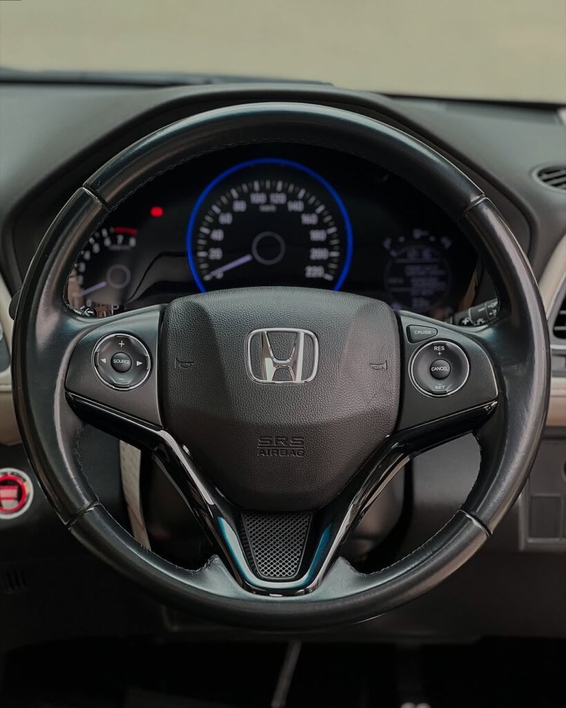 MOBIL HRV HITAM PRESTIGE AT stir