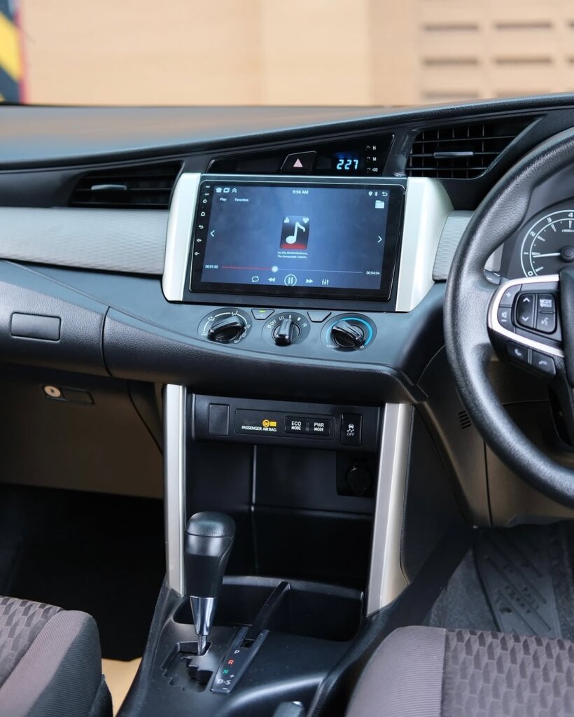 MOBIL INNOVA HITAM G AT HU1