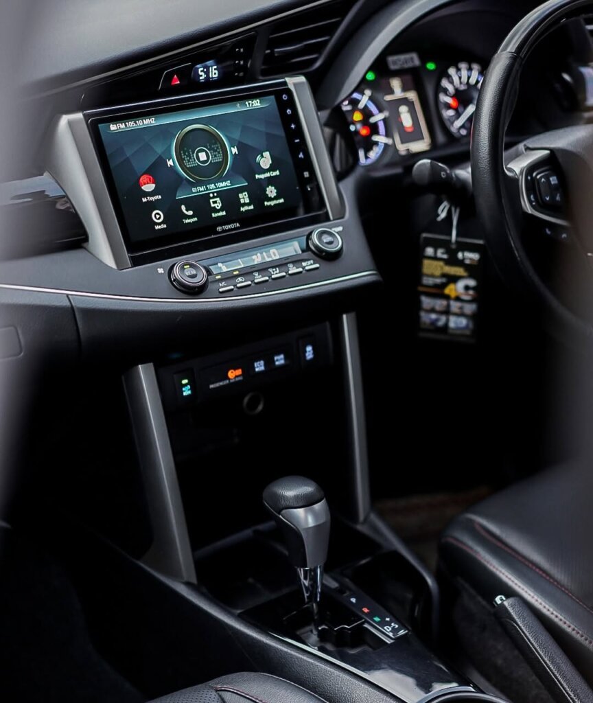 MOBIL INNOVA HITAM Venturer Disel HU