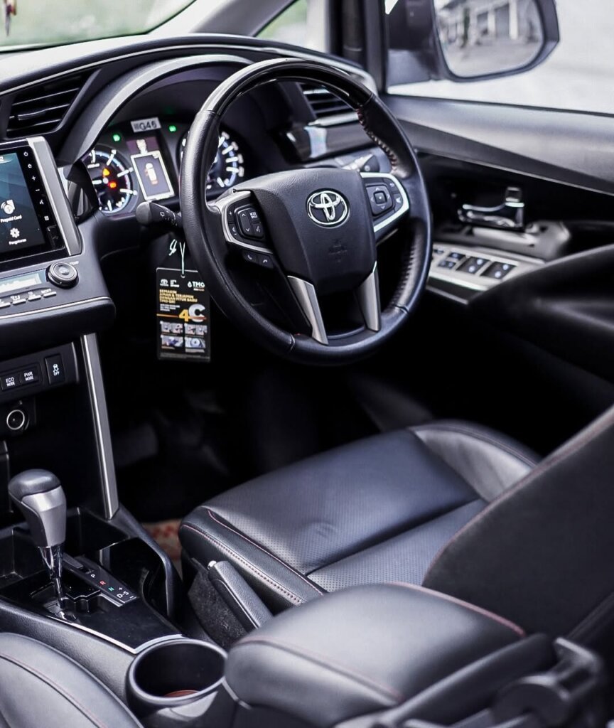 MOBIL INNOVA HITAM Venturer Disel Stir