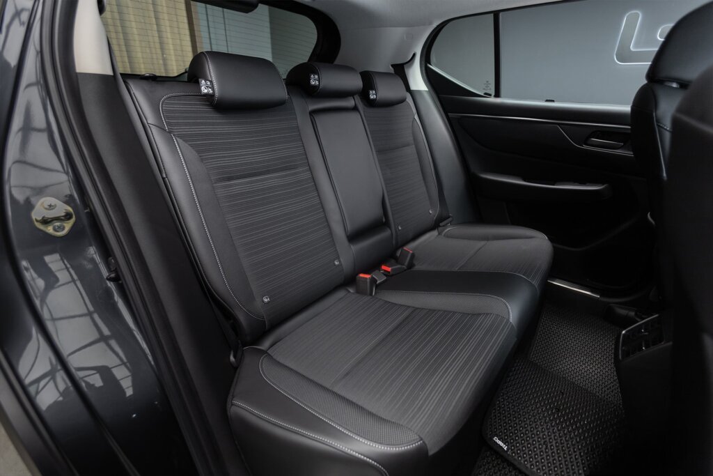 MOBIL WRV E AT Seat Belakang