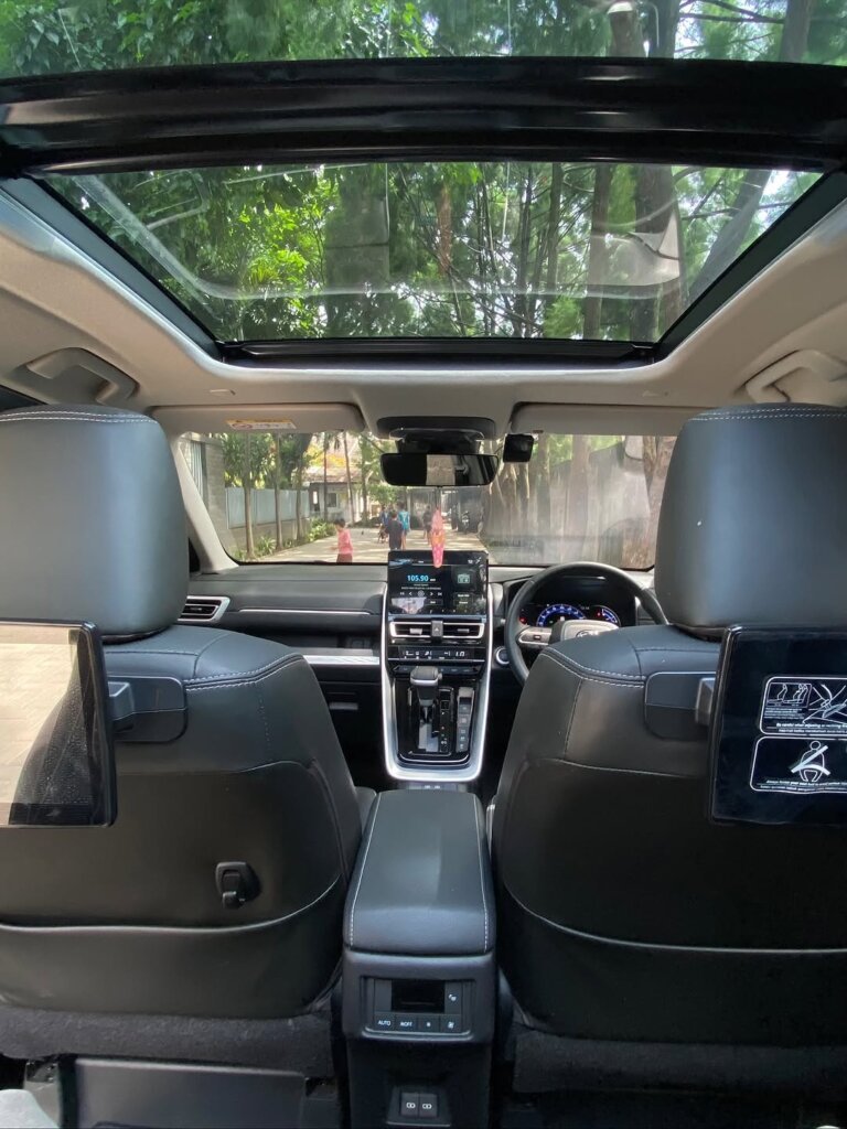 MOBIL ZENIX HITAM Q HYBRID AT panoramic