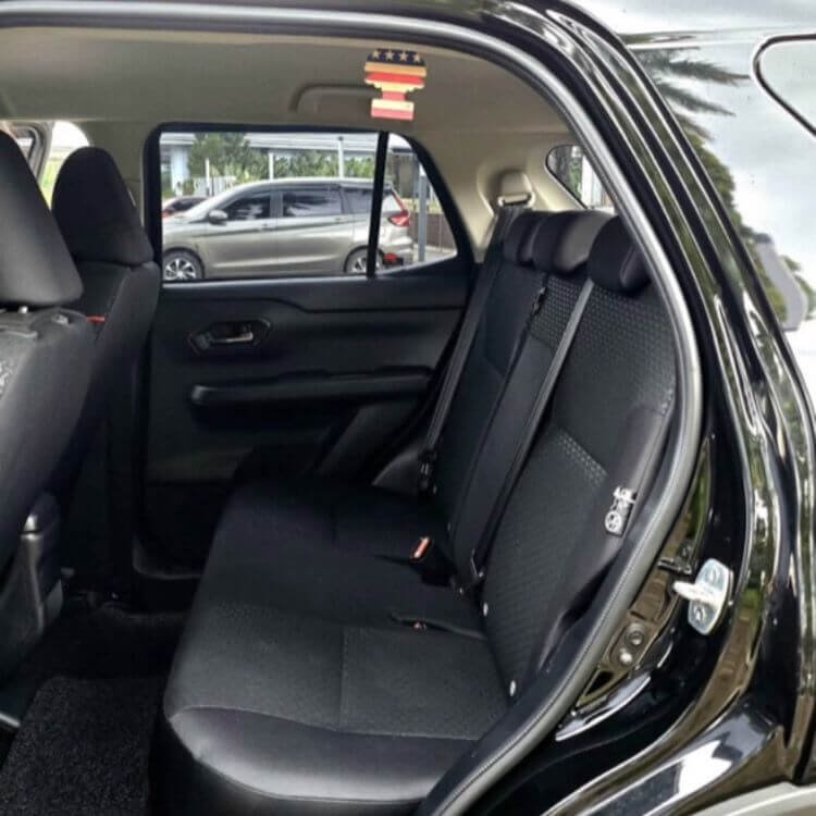 Toyota Raize 2022 Hitam Kursi belakang